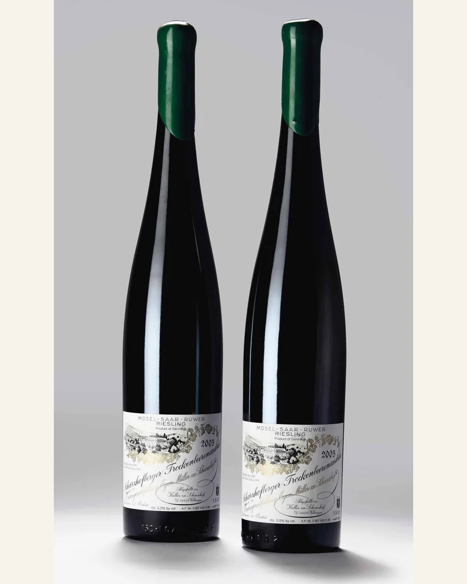 Egon Muller Scharzhofberger Riesling Trockenbeerenauslese伊贡米勒·沙兹堡雷司令逐粒枯萄精选甜白，德国摩泽尔-萨尔VDP特级园、德国雷司令金字塔顶端酒标与酒瓶图片